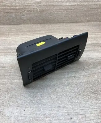 BMW 5 E39 Dash center air vent grill 8376150