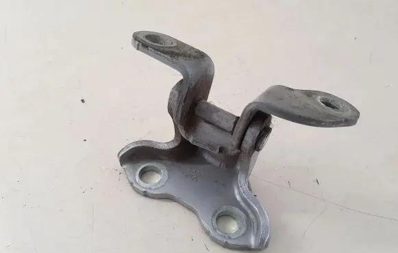 Toyota Avensis T270 Rear door upper hinge