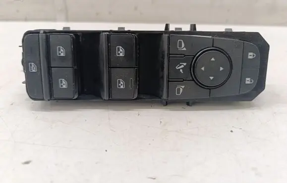Nissan Qashqai J12 Electric window control switch 254016UB4E