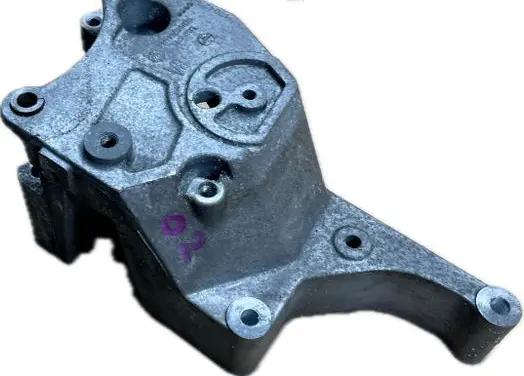 Cadillac Escalade IV Engine mount bracket 12626078