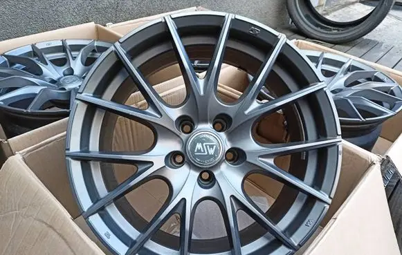 R18 alloy rim