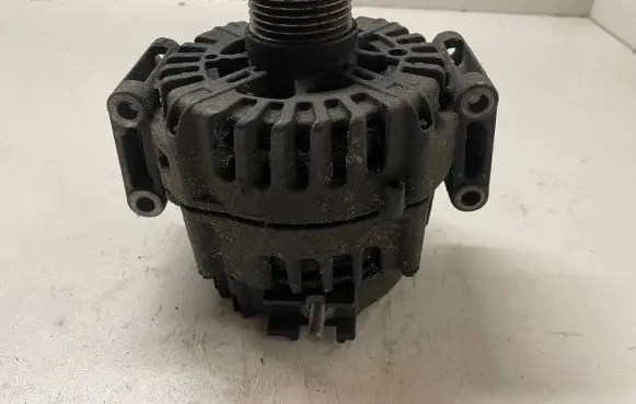 Mercedes-Benz C W204 Generator/alternator A0009067900 411044994 2611843A