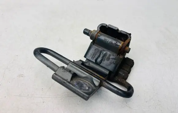 Audi TT TTS Mk2 Front door lower hinge 8J0831411