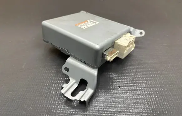 Toyota Avensis T270 Power steering control unit/module 6900002320 1129001651 JL50100431