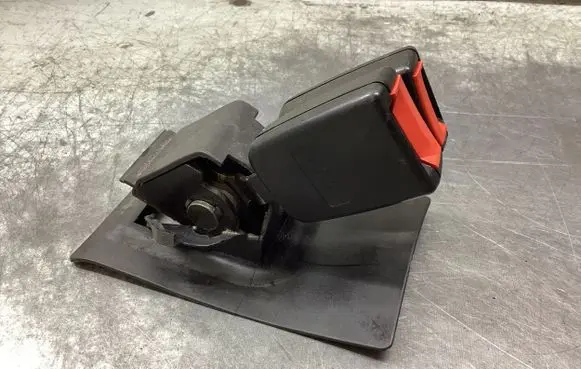 Mini One - Cooper R50 - 53 Rear seatbelt buckle 5321261A
