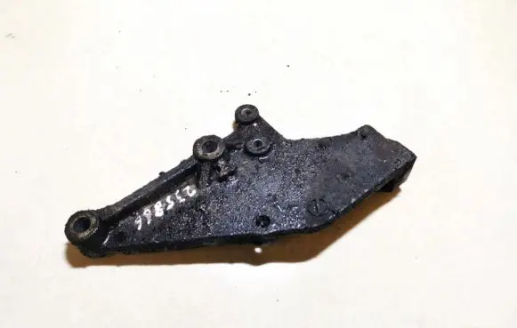 Mazda 626 Engine mounting bracket