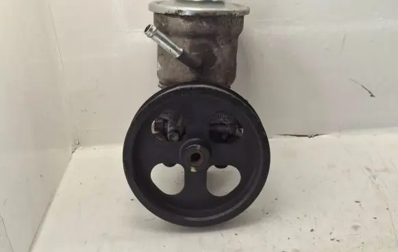 Toyota Avensis T250 Power steering pump 4431005120