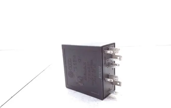 Skoda Octavia Mk1 (1U) Hazard warning light relay 72WA401 4B0955531A