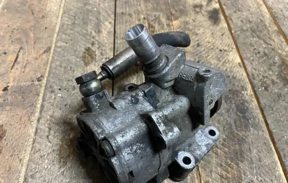 Mercedes-Benz E W210 Power steering pump 0024669201