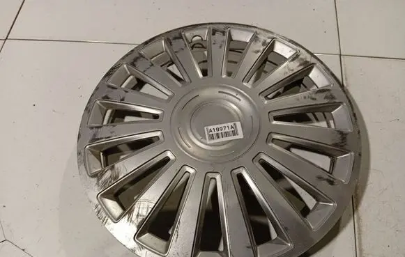 Nissan Micra R14 wheel hub/cap/trim 