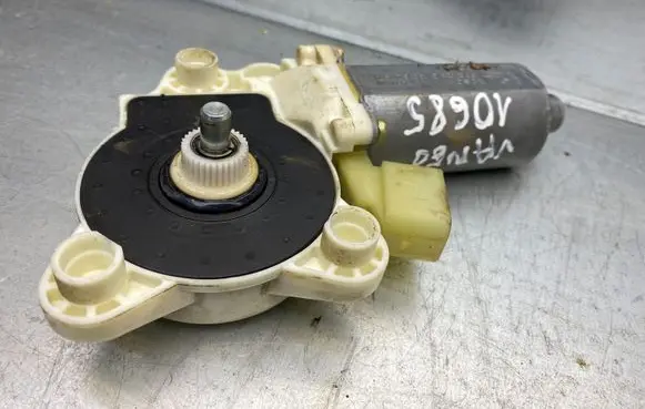 Mercedes-Benz Vaneo W414 Front door window regulator motor A2308201042 0130821921