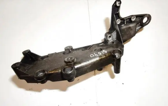 Volvo S40, V40 Engine mounting bracket 9497106