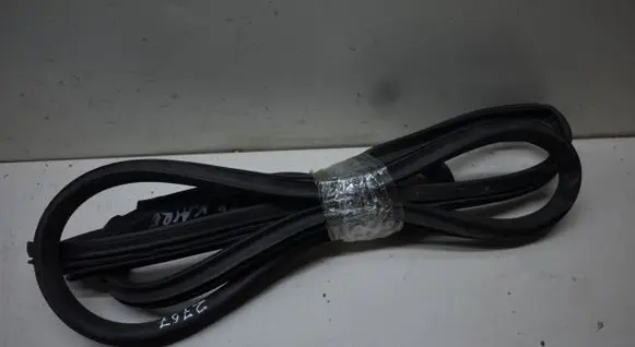 Mini One - Cooper Coupe R56 Front door rubber seal 7151383