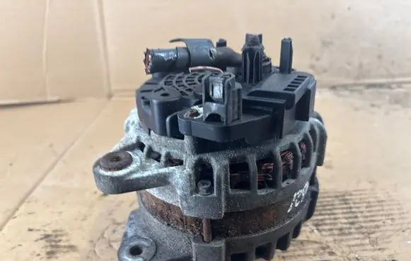 Opel Vivaro Generator/alternator