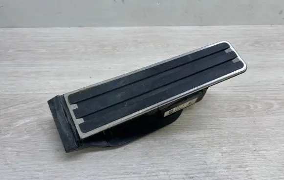 Porsche Panamera (970) Accelerator throttle pedal 97042302100 970423021