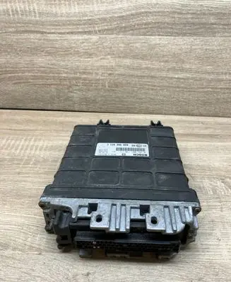 Volkswagen Golf III Engine control unit/module 028906021C 0281001170