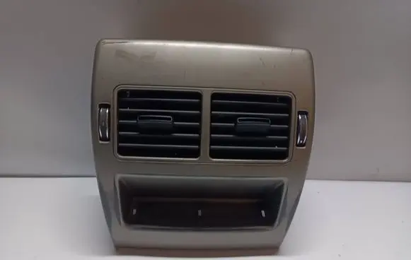 Rear air vent grill