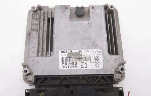 Toyota Auris 150 Engine control unit/module 8966102E10 0281013413