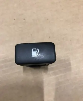 Lexus RX 330 - 350 - 400H Fuel tank opening switch 15A492 6100L5DX