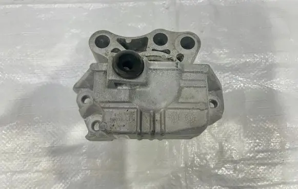 Jeep Compass Gearbox mount P68253002AE