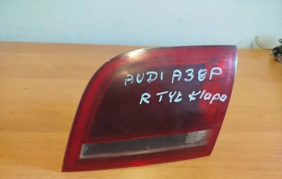 Tailgate rear/tail lights
