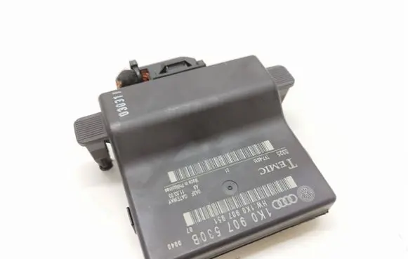 Audi A3 S3 8P Gateway control module 1K0907530B 1K0907951