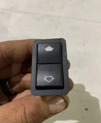 BMW 5 E39 Electric window control switch 8368974