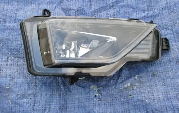 Volkswagen Golf Sportsvan Front fog light