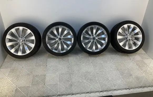 Volkswagen Scirocco R18 alloy rim 3C8601025D