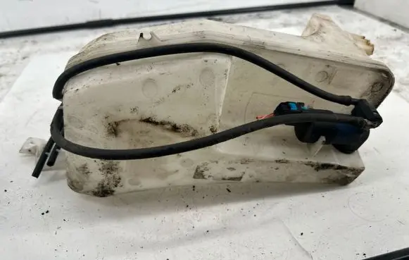 Renault Captur Windshield washer fluid reservoir/tank 289107623R