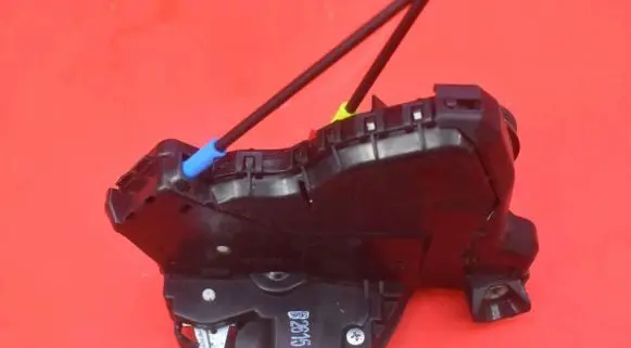 Toyota Auris E180 Front door lock A084219