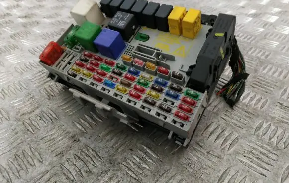 Opel Zafira A Fuse box set 24431677 24412497