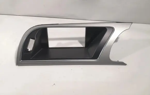 Radio/GPS head unit trim