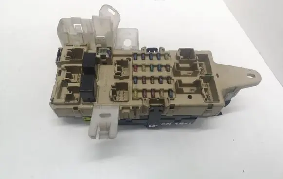 Lexus GS 300 400 430 Fuse module 8922630030