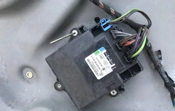 Mercedes-Benz A W169 Door control unit/module a1698208626 05072373