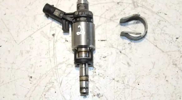 Audi A4 S4 B8 8K Fuel injector 06H906036J 0261500087