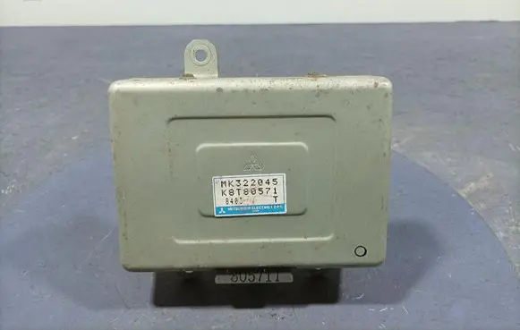 Mitsubishi Pajero Engine control unit/module ECU MK322045