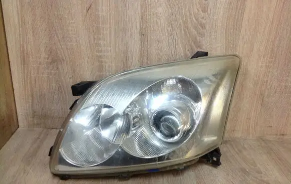 Toyota Avensis T250 Headlight/headlamp