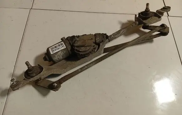 Opel Insignia A Front wiper linkage and motor 
