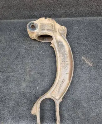 Audi A6 Allroad C7 Lower shock absorber bracket 8K0413 8K0413038L