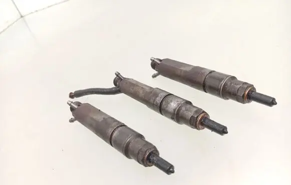 Volkswagen Golf IV Fuel injector 028130201G