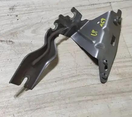 Opel Corsa F Fender mounting bracket 39181719 30932400