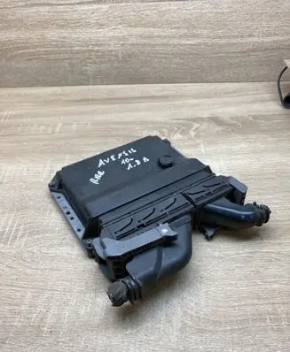 Toyota Avensis T270 Engine control unit/module ECU 8966105D81 MB2754001141