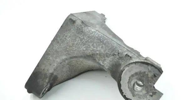 Subaru Outback Engine mounting bracket