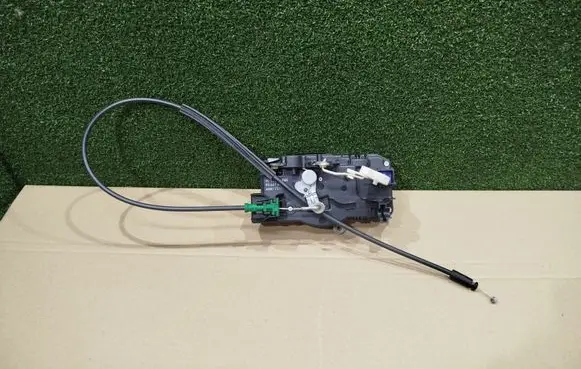 Renault Trafic III (X82) Rear door lock 905034098R 40817211 93867688