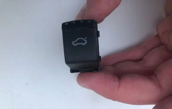 Volkswagen PASSAT B5.5 Tailgate opening switch 1J0959831A