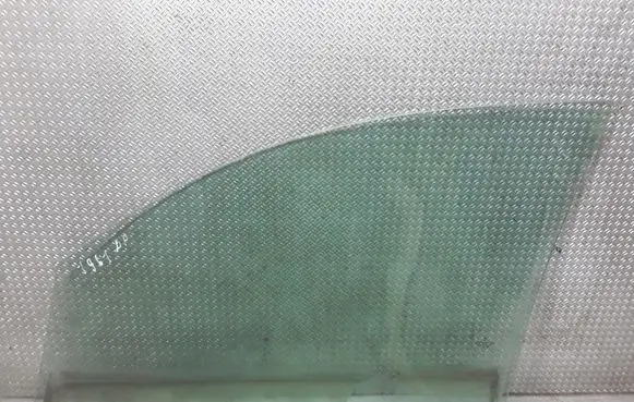 Chrysler Pacifica Front door window glass four-door