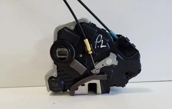 Lexus CT 200H Front door lock 1L0106