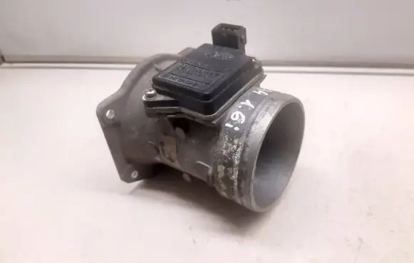 Audi A4 S4 B5 8D Mass air flow meter 037906461B AFH6010A 813995
