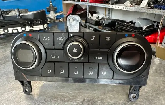 Nissan Qashqai Climate control unit 27500BB50A